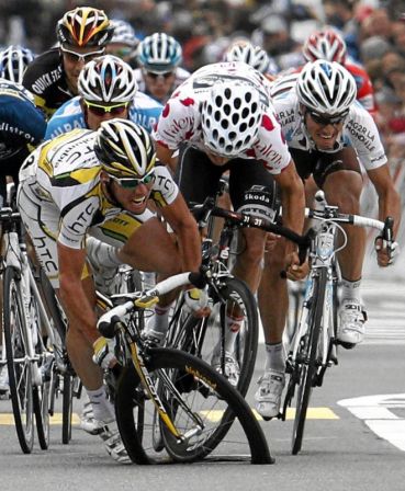 Cavendish-tour-suisse-etape-4-chute.jpg