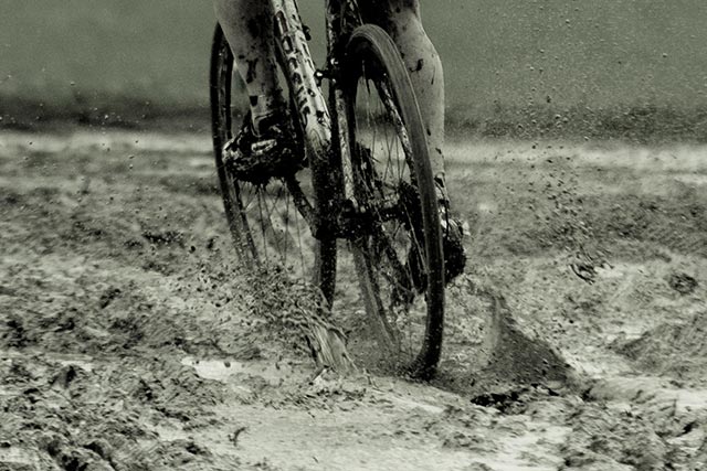 http://www.cycloblog.fr/public/Galeries/Cyclo-cross-Mirepoix-13-01-13/Cyclo-cross-boue-001.jpg